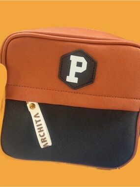 P (Parchita Bag)
Two-Tone Men’s Crossbody Bag in Rust and Black